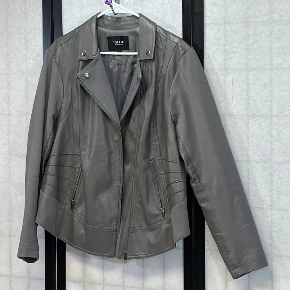 Torrid Mixed Faux Leather & Knit Zip Front Crop Moto Jacket Grey 2 Long Sleeve